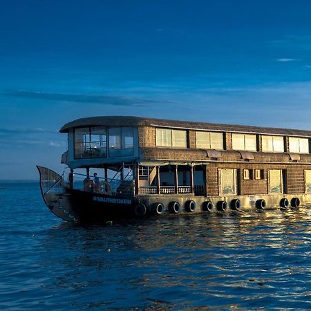 فندق Harmony Houseboats Alappuzha المظهر الخارجي الصورة
