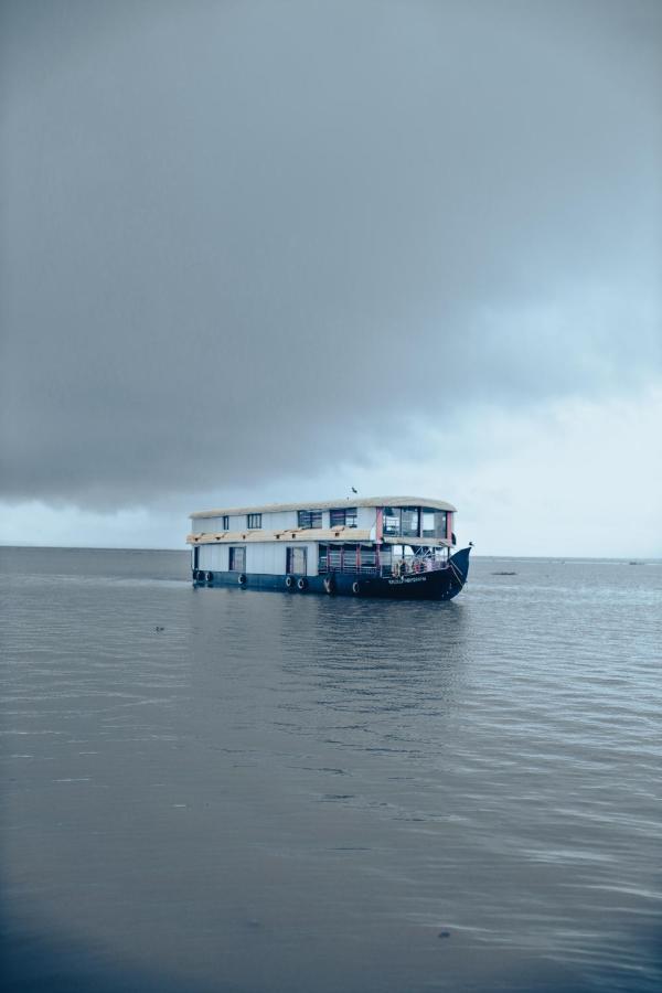 فندق Harmony Houseboats Alappuzha المظهر الخارجي الصورة