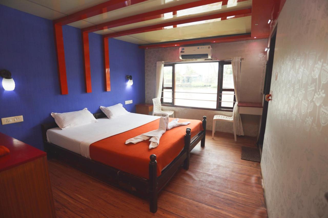 فندق Harmony Houseboats Alappuzha المظهر الخارجي الصورة