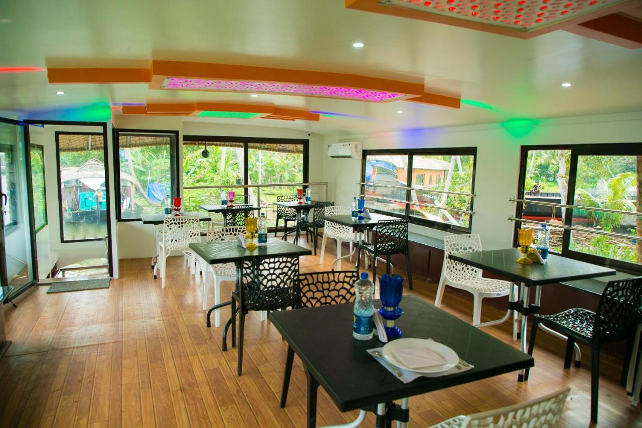 فندق Harmony Houseboats Alappuzha المظهر الخارجي الصورة